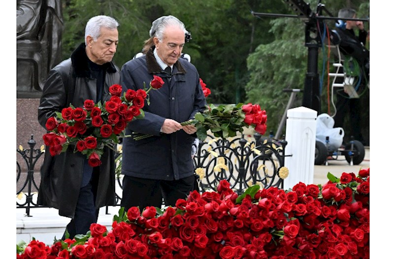 Vaqif Axundov Fəxri xiyabanı ziyarət edib — FOTOLAR