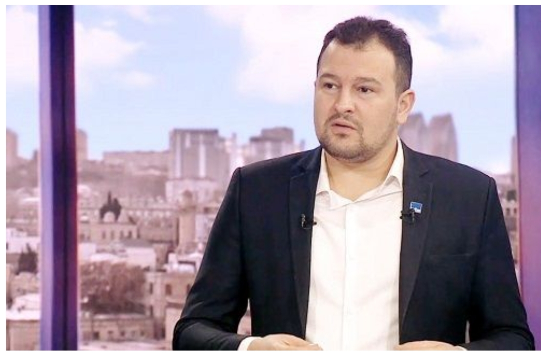 Turab Rzayev: “Korrupsiya skandalı Zelenskini özünə, ailəsinə doğru yaxınlaşır”