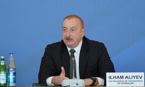 Prezident FHN əməkdaşlarını təltif etdi