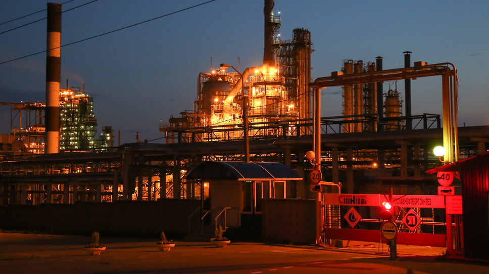 PUA hücumu: Rusiyanın ən böyük neftayırma zavodlarından biri sıradan çıxıb