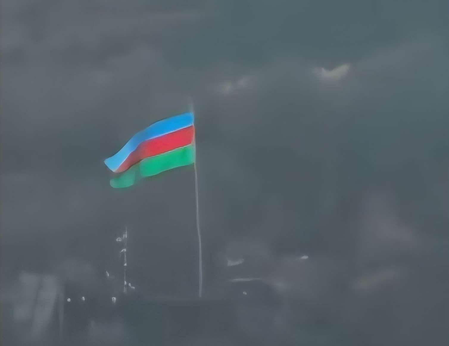 Qafanda Azərbaycan bayrağı qaldırıldı – VİDEO