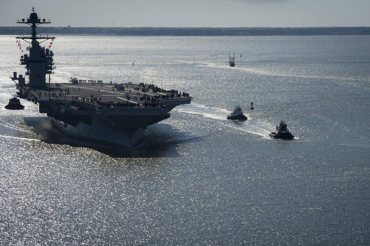 ABŞ Sakit Okeanda iki gəmiyə zərbələr endirib