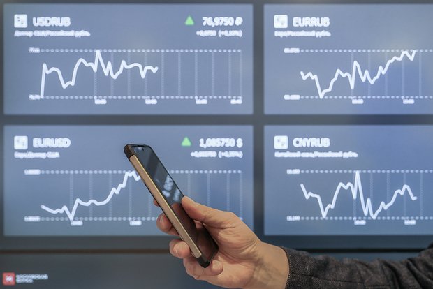  Rusiya fond bazarı əsas faiz dərəcəsinin endirilməsinə reaksiya verdi