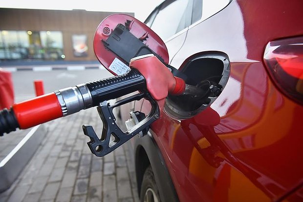 Benzinin qiyməti kəskin şəkildə düşüb....