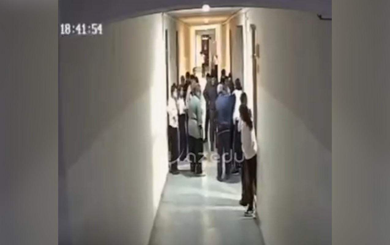 Boğazında çörək qalan şagirdi belə xilas etdilər - Anbaan görüntülər