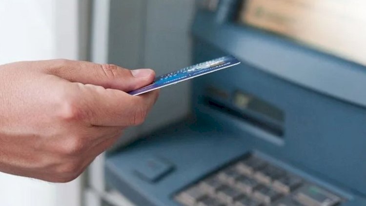 Bu akademiyada müəllimlərə bir aylıq əlavə maaş verildi