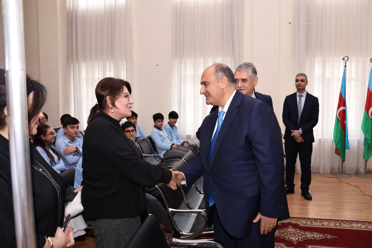 BSU-nun rektoru Nizami rayonunda  “Yeni dövrün Azərbaycanı” mövzusunda məktəblilərlə görüş keçirib