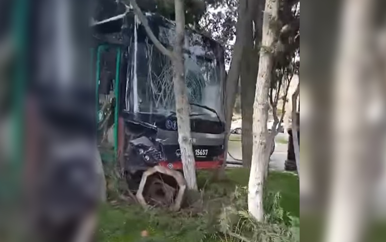 “Bakubus” avtobusu bulvara girdi - Video