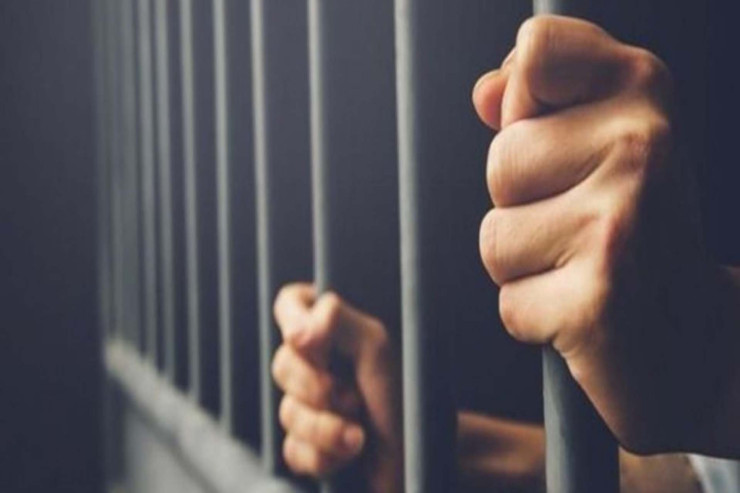 Bakıda HƏBSXANADA İNSİDENT: məhkum mayoru döydü