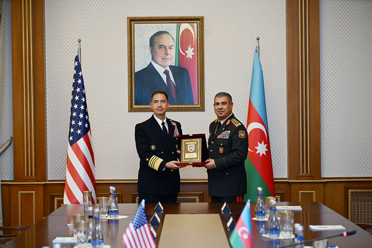 Müdafiə naziri ABŞ Mərkəzi Komandanlığının komandanı ilə görüşüb - FOTO