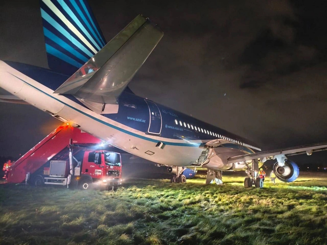 AZAL təyyarəsində nasazlıq - Sankt-Peterburqa təcili eniş etdi