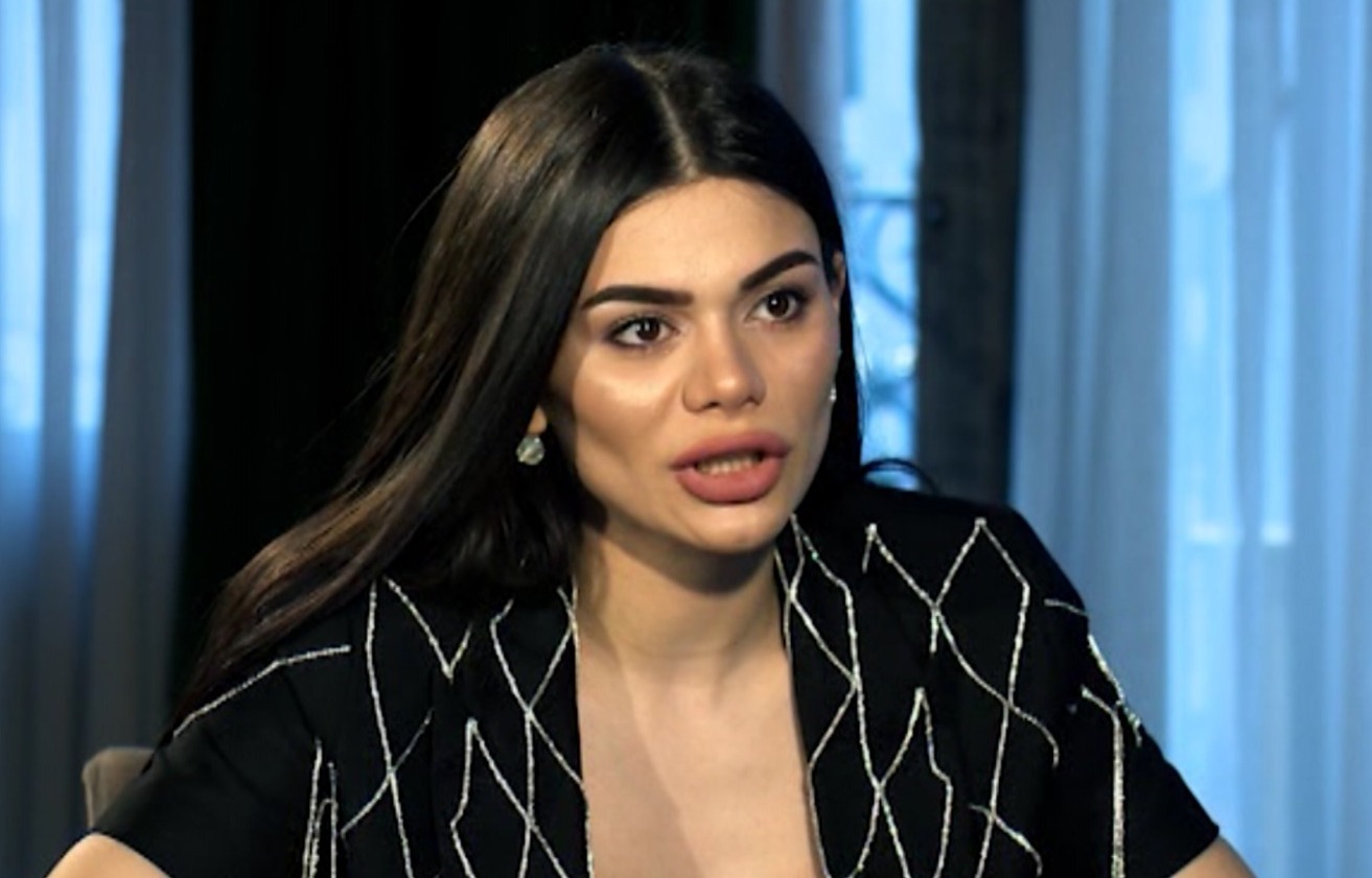 Rəqsanənin qızı yeni müraciət yaydı: “Anam polis rəisi ilə…” – VİDEO