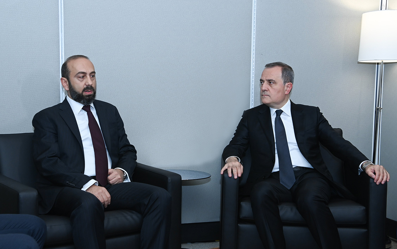 Bayramovla Mirzoyan görüşdü