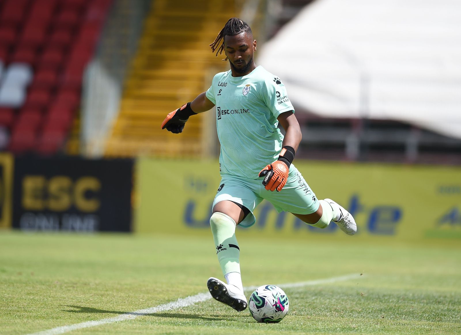 “Porto”da top tutmağı öyrəndi, “Karvan”a rast gəldi - TRANSFER