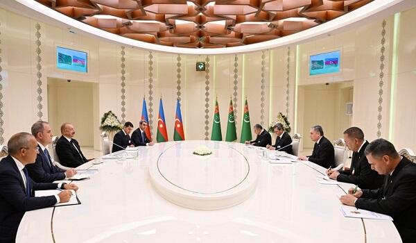 İlham Əliyevlə Berdiməhəmmədov geniş tərkibdə görüşdü