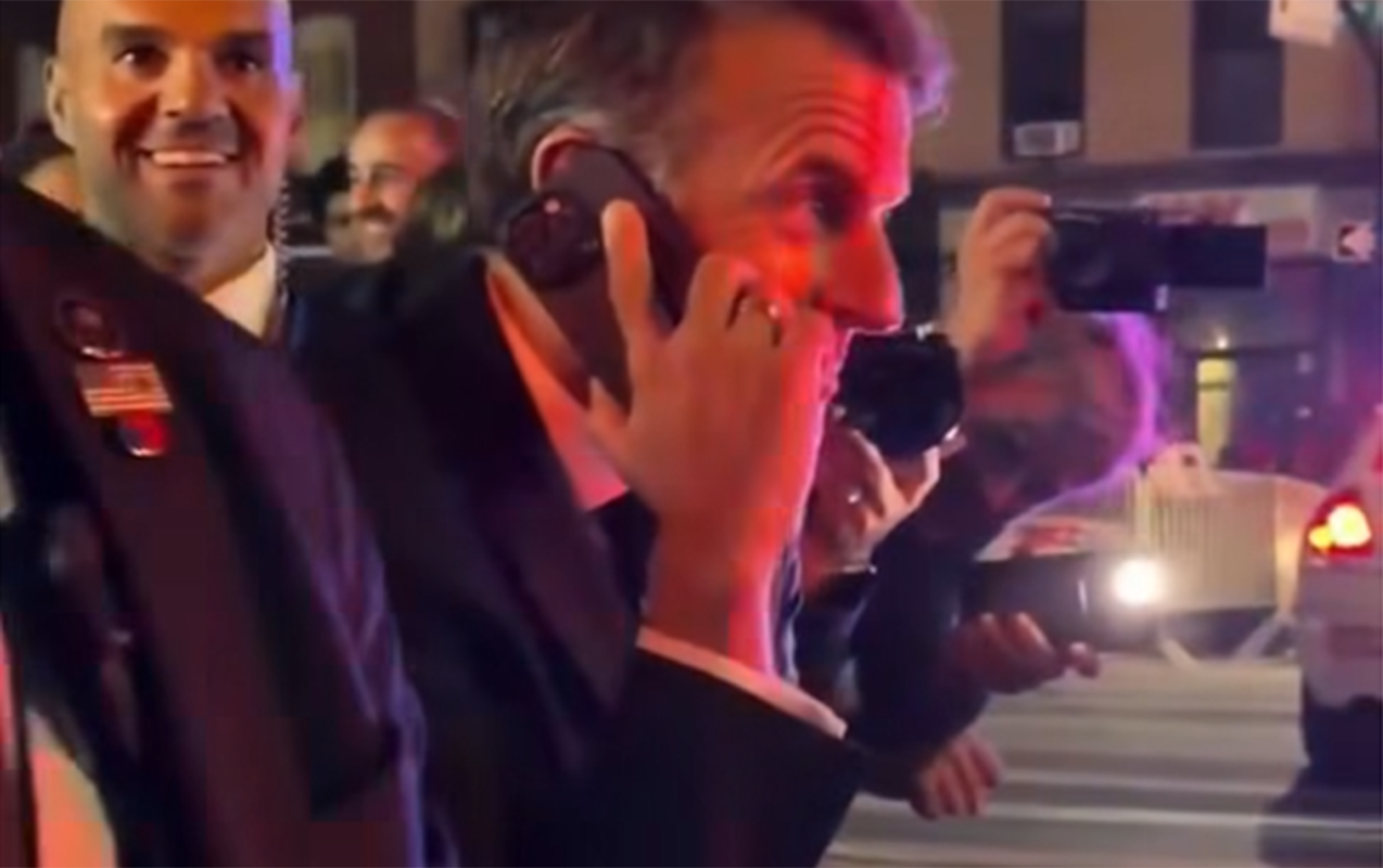 Polis Makronun kortejini saxladı - Trampa zəng etdi - Video