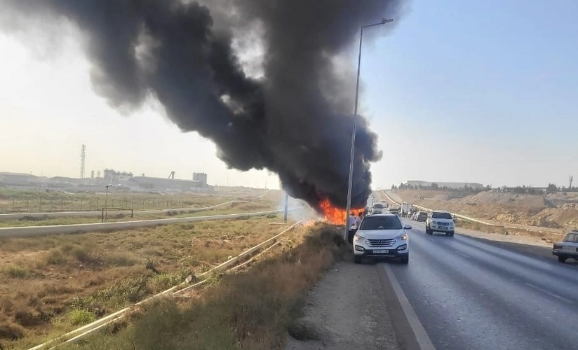 Binəqədi-Novxanı şosesində minik avtomobili YANDI