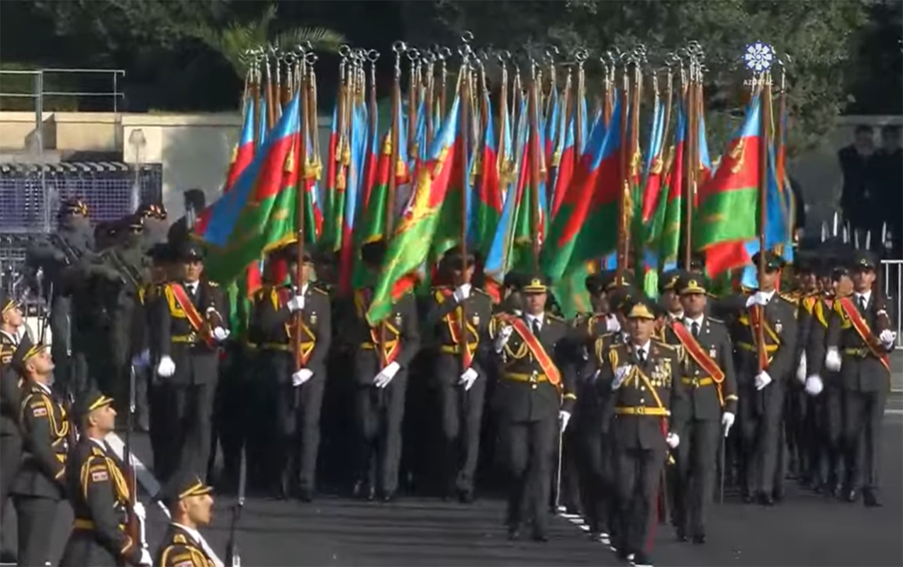 Ordumuzun təntənəli keçidi başladı - Canlı