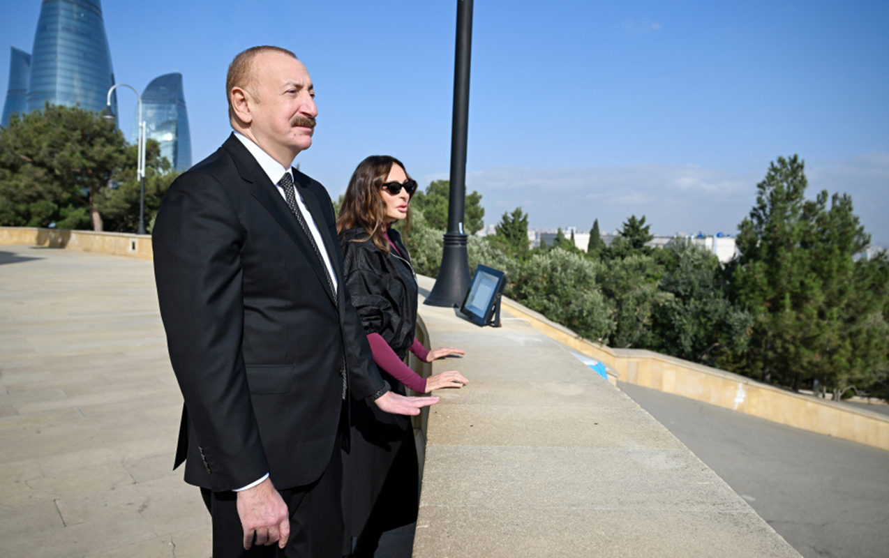 Prezidentlə xanımı Şəhidlər xiyabanında - Fotolar