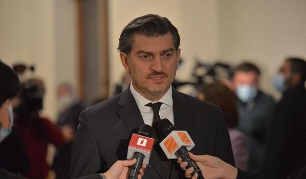 Gürcüstan prezidenti futbola görə Türkiyəyə getdi