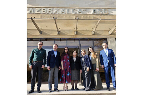 Leyla Əliyeva Şuşa məscidi üçün hazırlanan dünya xalçaçılıq tarixinin ən böyük dairəvi xalçası ilə tanış olub- FOTOLAR