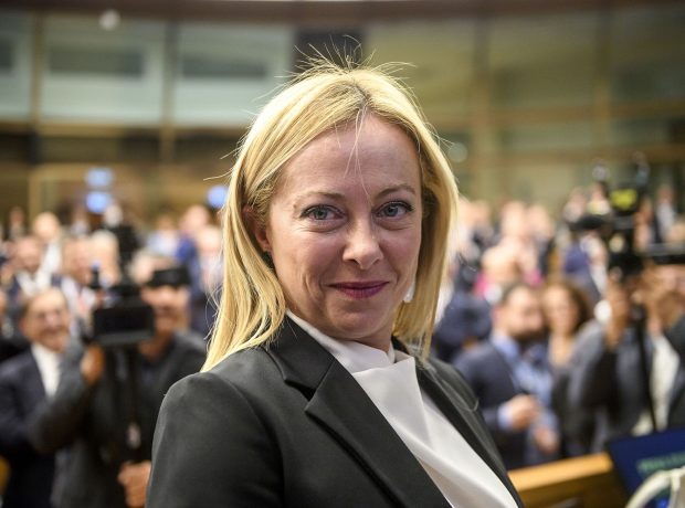 Şəkilləri porno saytda yayıldı