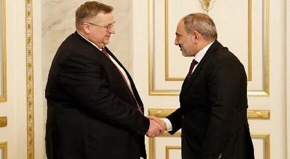 Paşinyan Overçukla görüşdü