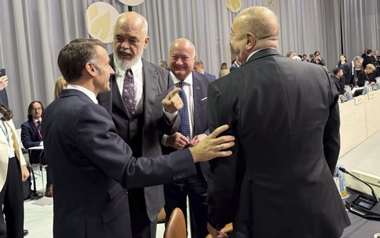 Edi Rama Makronla zarafatlaşdı - “Azərbaycanla Albaniyanı da təbrik edin”