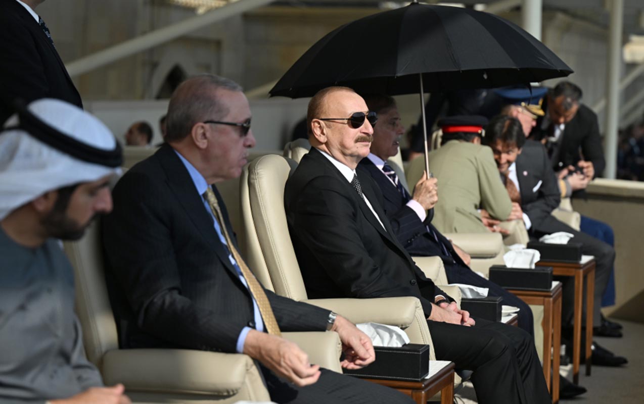 Bakıdakı paraddan tarixi görüntülər - Fotolar