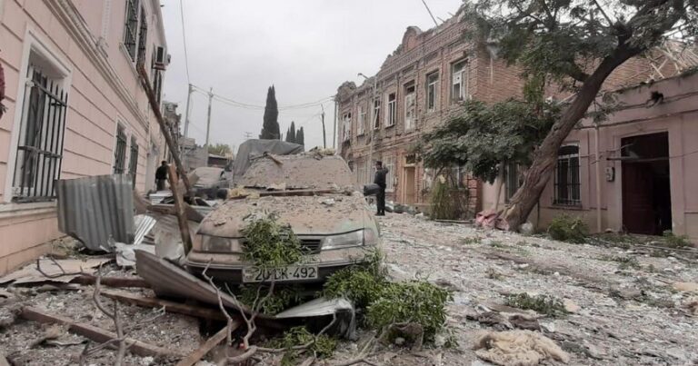 2020-ci ildə ermənilərin atdığı raket evini yararsız hala saldı, hələ də dəyən zərər qarşılanmayıb - GƏNCƏ SAKİNİ RƏSMİ QURUMLARDAN ŞİKAYƏTÇİDİR