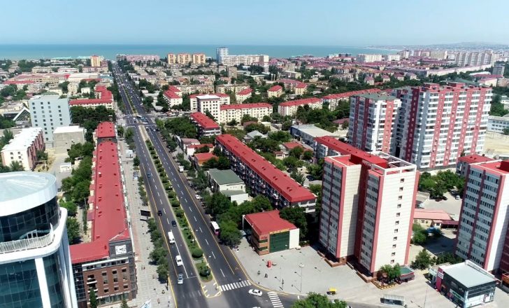 30 İLDİR EVİNİ ZƏBT EDİB, ÇIXMAQ ÜÇÜN 20 MİN MANAT TƏLƏB EDİR... – Sumqayıt sakini evinin boşaldılması ilə bağlı məhkəmə qərarının icra olunmamasından şikayətçidir / AUDİO