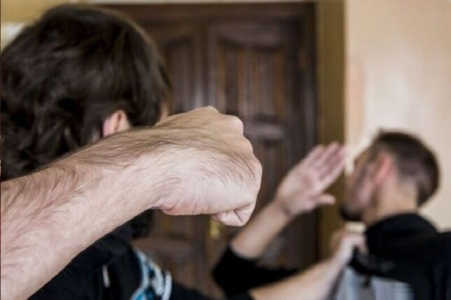 Lerikdə direktor müəllimi döydü