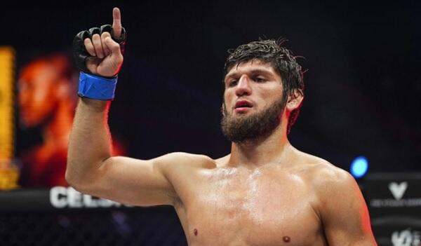 Rusiyalı MMA döyüşçüsü küçədə güllələndi - Video