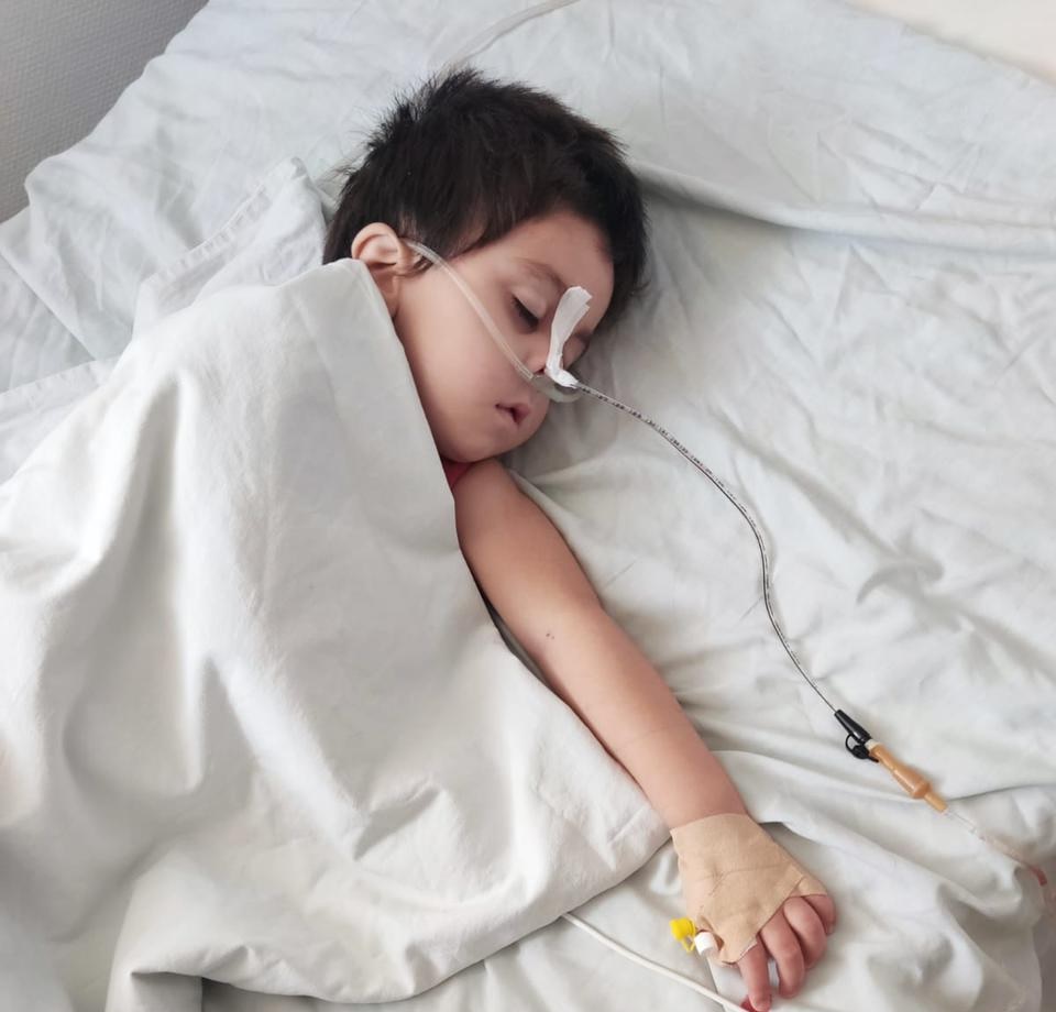 7 yaşlı Həqiqətin sizin dəstəyinizə ehtiyacı var - ONU XİLAS EDƏK!