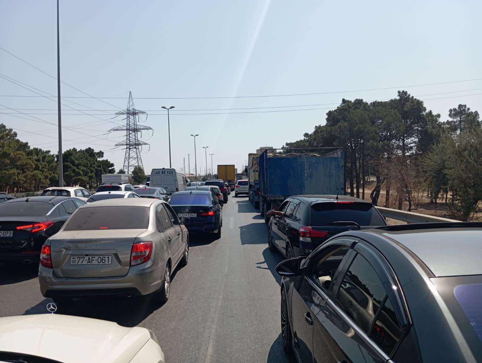 Qəza sonrası avtomobillərin yolun ortasında saxlanılması tıxac və əlavə qəzaların əsas səbəblərindən biridir – BDYPİ