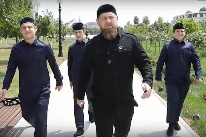 Kadırov 3 oğlunu Ukraynaya müharibəyə göndərir - VİDEO
