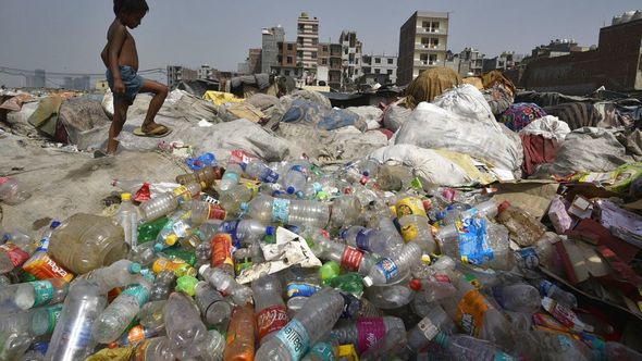 Hindistanda bəzi plastik məhsullar qadağan edilir - FOTO