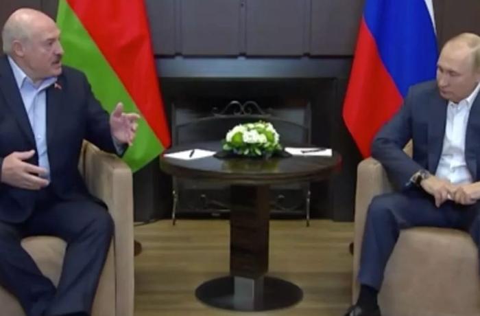 Lukaşenkonun danışığından sıxılan Putinin reaksiyası gündəm oldu — VİDEO