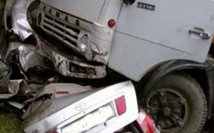 “Toyota” “KamAZ”a çırpıldı - 1 nəfər öldü