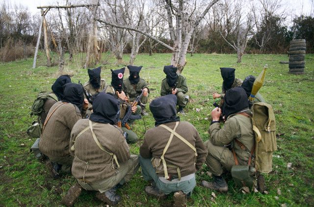 Ermənistanda müharibə çağırışları - VOMA yeni terroristlər TOPLAYIR