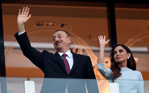 İlham Əliyev və xanımı Hidayətə zəng etdi