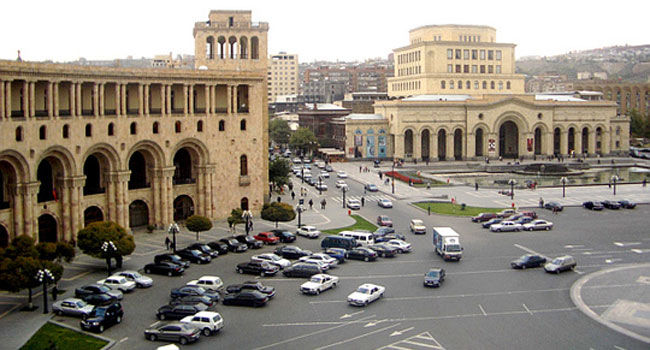 Ermənistanda siyasi böhran: 29 deputat mandatdan imtina edir