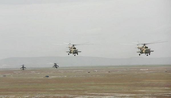 Ordumuz helikopterlərlə “düşmən”i məhv etdi - Video