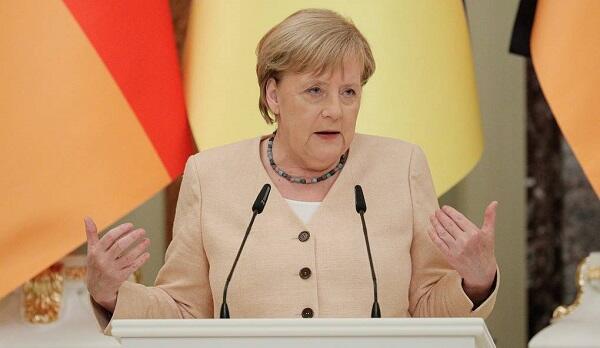 Merkel sükutu pozdu – O, Ukraynanın yanındadır