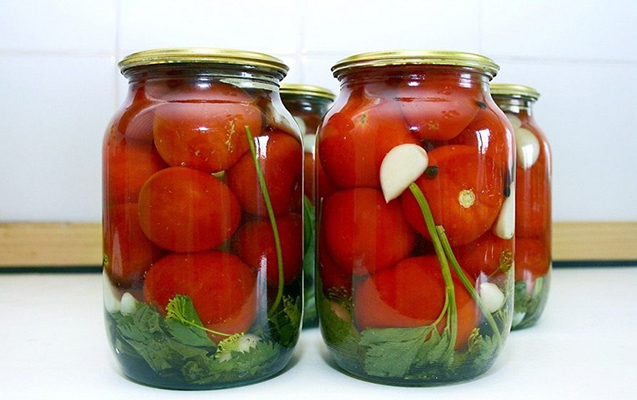 Pomidor turşusundan zəhərlənib öldü - Video